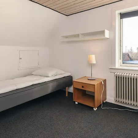 5 Person In Nyaraló *