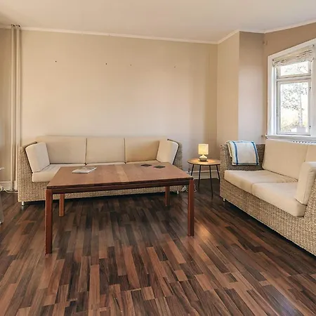 5 Person In Nyaraló