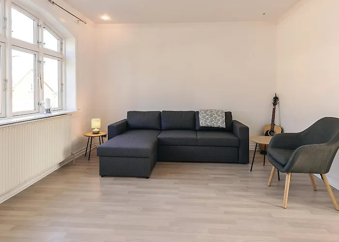 5 Person In Nyaraló *