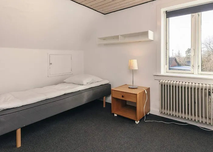 5 Person In Nyaraló *