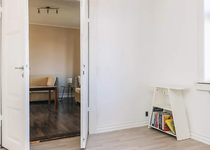 5 Person In Nyaraló *